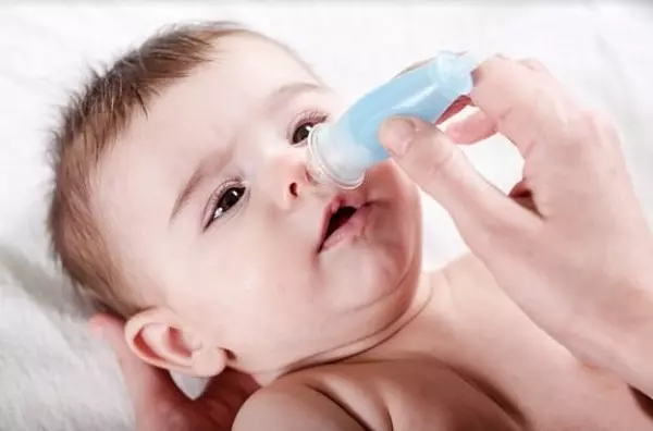 Hút mũi cho trẻ sơ sinh ngày mấy lần? Có nên thực hiện không?